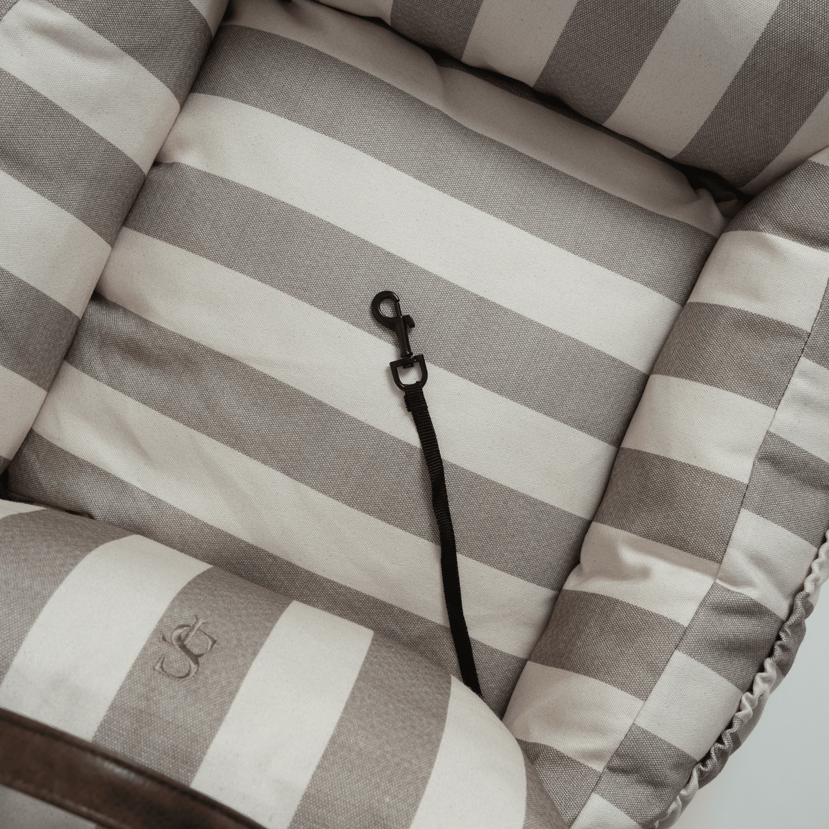 Lara Dog Striped Car Seat - Pet Supplier Store